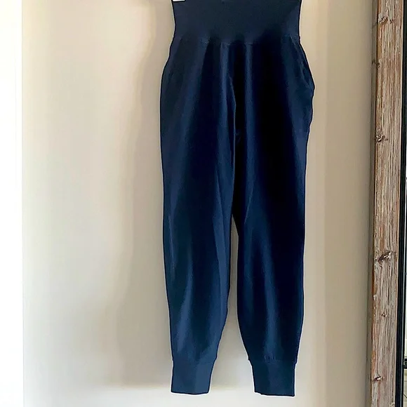 Old navy power soft 7/8 length joggers, sz XS, navy blue - Picture 2 of 4